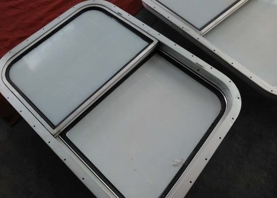 Китай Латунные фиксированные прямоугольные морские стеклянные окна для каюты корабля поставщик