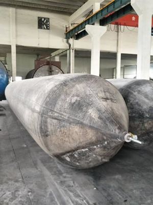 Китай Семислойный пневматический морской резиновый воздушный мешок для стартовой доки поставщик